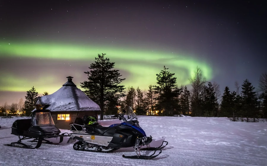 Rovaniemi: Aurora Borealis Snowmobile Safari with Campfire